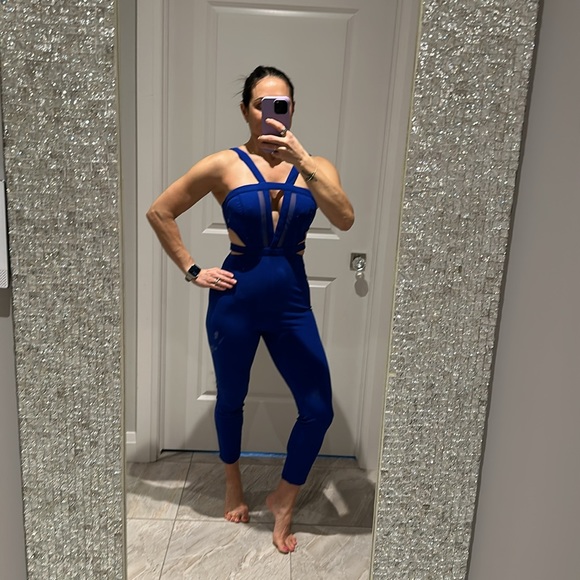 Blue fitted romper with cut out details - Picture 3 of 5
